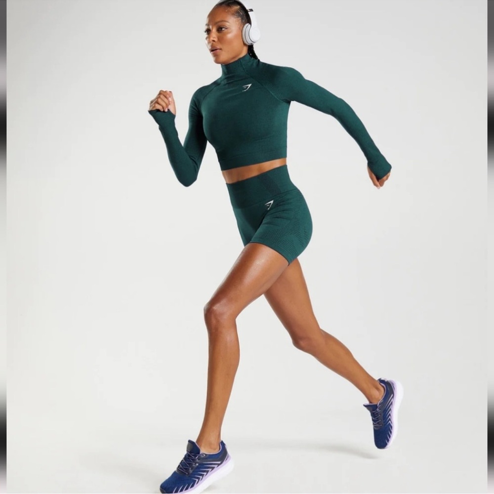 NWT Gymshark Women's Size M Body Fit Vital Seamless 2.0 Shorts Deep Teal - Picture 1 of 16